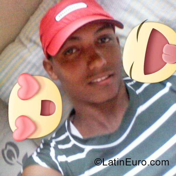 Date this athletic Venezuela man Franklin from Caracas VE1198