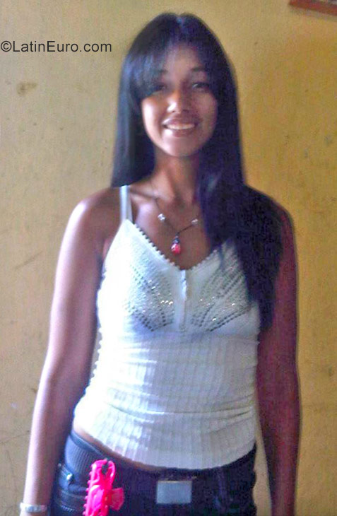 Date this exotic Venezuela girl Karilena from Valencia VE1203