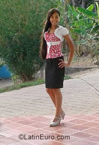 Date this athletic Venezuela girl Scarleth from Barquisimeto VE1204