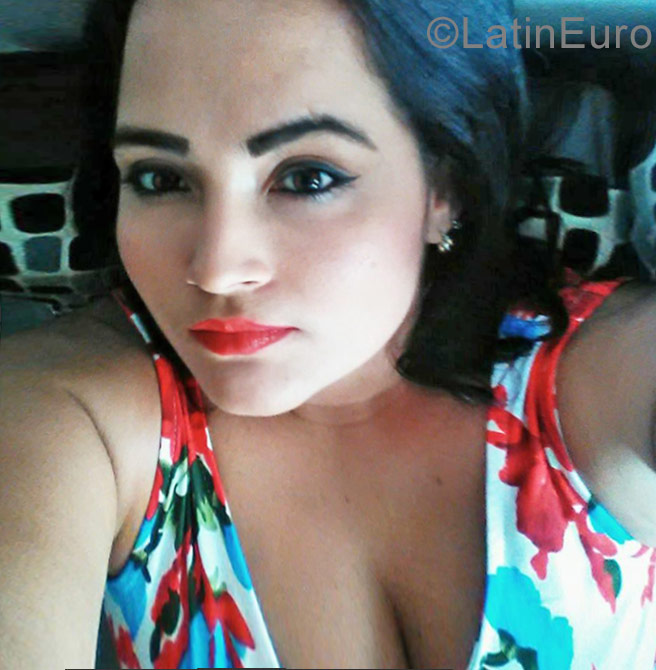 Date this voluptuous Colombia girl Johana from Bucaramanga CO22954