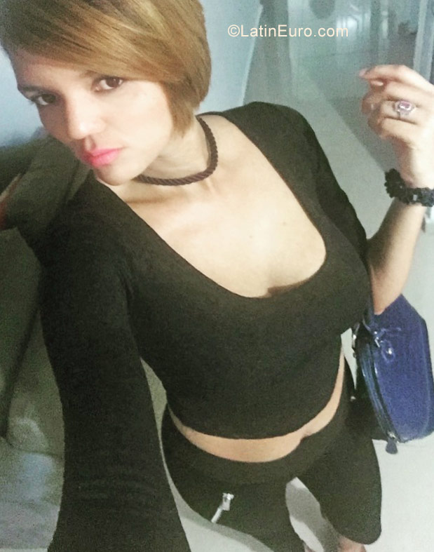 Date this cute Dominican Republic girl Monserat from Santo Domingo DO31001