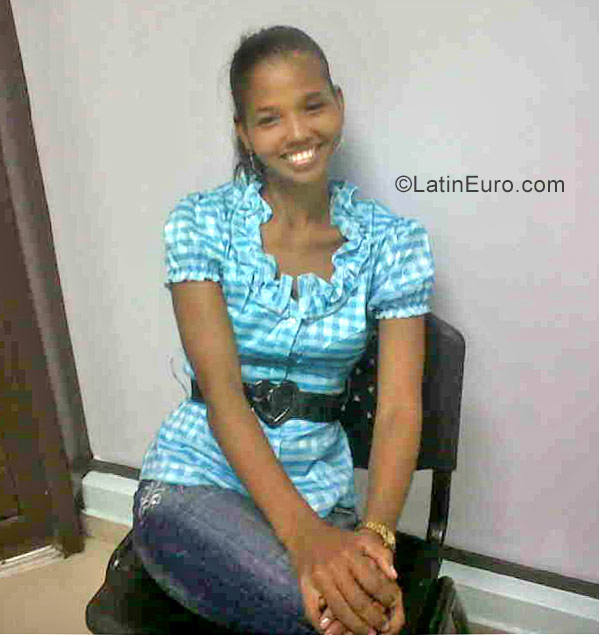 Date this sultry Dominican Republic girl Joselin from Santo Domingo DO31075