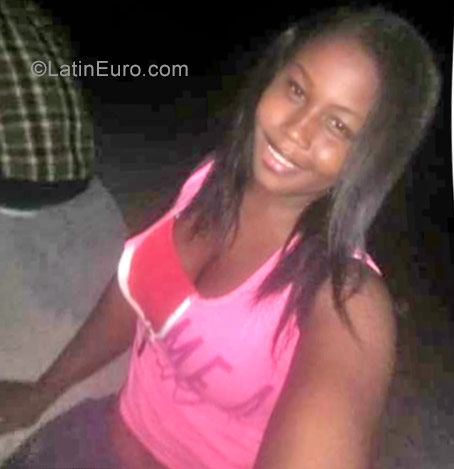 Date this athletic Colombia girl Vanesa from Buenaventura CO23079