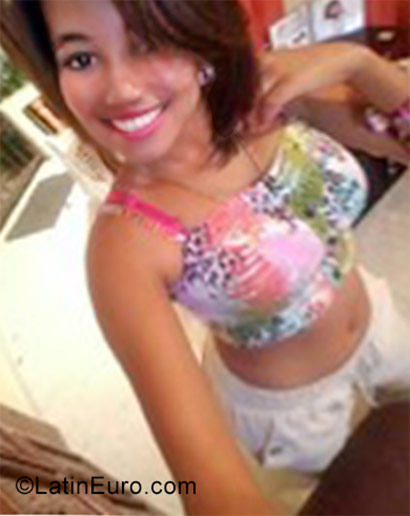 Date this funny Dominican Republic girl Yer from Santo Domingo DO31175