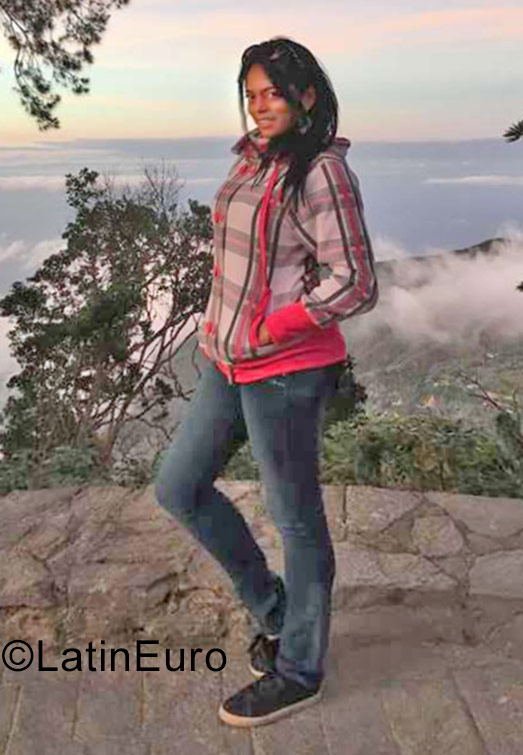 Date this lovely Venezuela girl Ana from Caracas VE1258