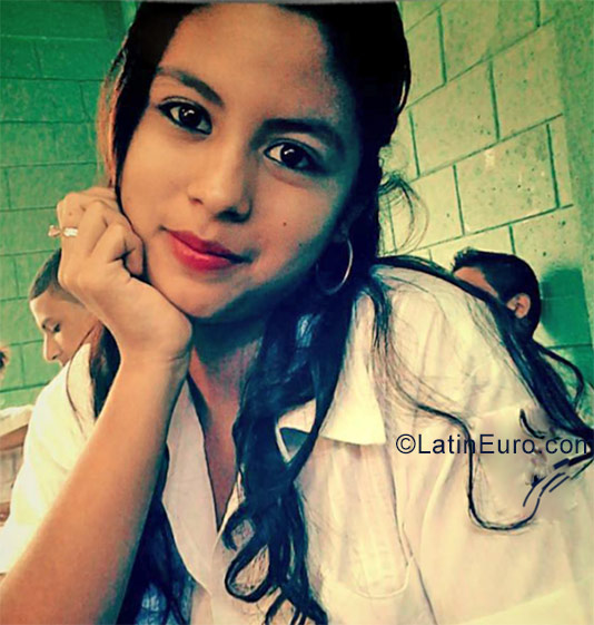 Date this young Honduras girl Yarielia from La Lima HN2422