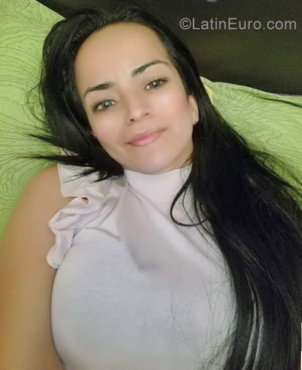 Date this georgeous Colombia girl Andrea from Santa Marta CO23167