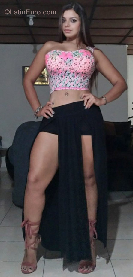 Date this lovely Colombia girl Yuly from Cali CO25474