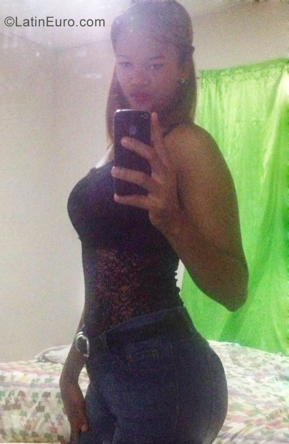 Date this funny Dominican Republic girl Gissel from Santo Domingo DO33764