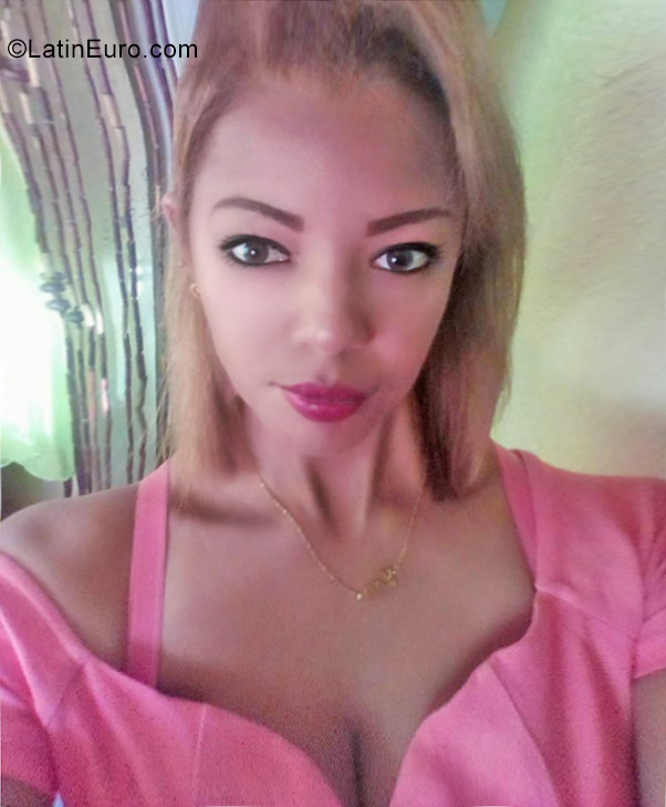 Date this nice looking Dominican Republic girl Luz from Santo Domingo DO31343