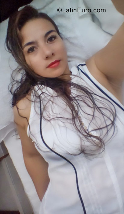 Date this voluptuous Colombia girl Acuariania from Bogota CO23261