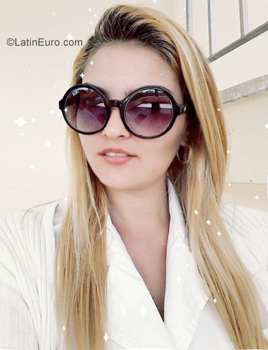 Date this georgeous Cuba girl Yenifer from Cienfuegos CU259