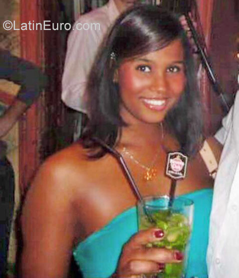 Date this foxy Dominican Republic girl Danyeli from Santo domingo DO31825