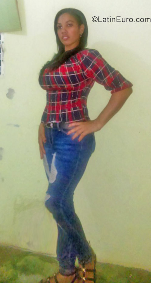 Date this voluptuous Dominican Republic girl Esme from Higuey DO31835