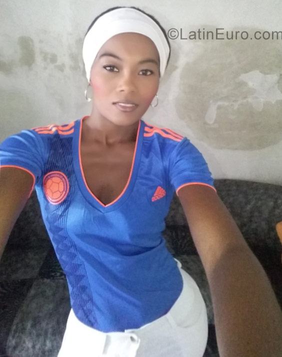 Date this good-looking Colombia girl Karen from Medellin CO23531