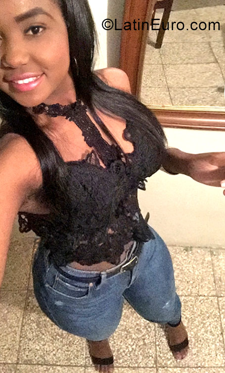 Date this sultry Dominican Republic girl Manuela from Santo Domingo DO31897