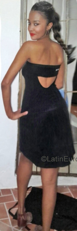 Date this good-looking Dominican Republic girl Samy from Santo Domingo DO31909