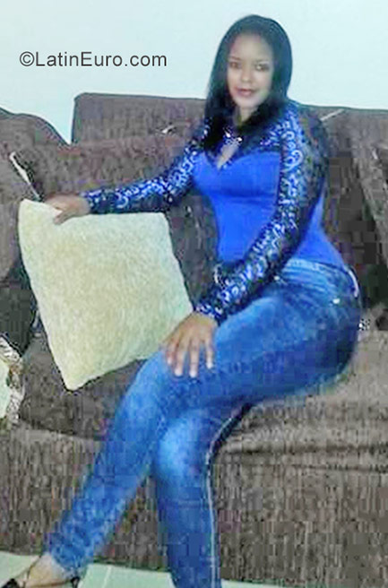 Date this sensual Dominican Republic girl Flor from Santo Domingo DO31989