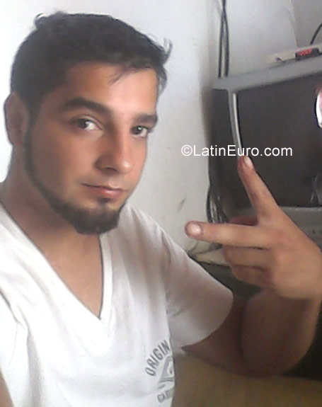 Date this young Argentina man Walter from Santa Rosa AR132