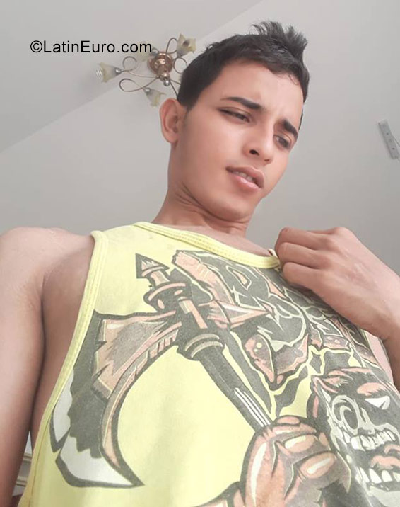 Date this hot Colombia man David from Cali CO23654