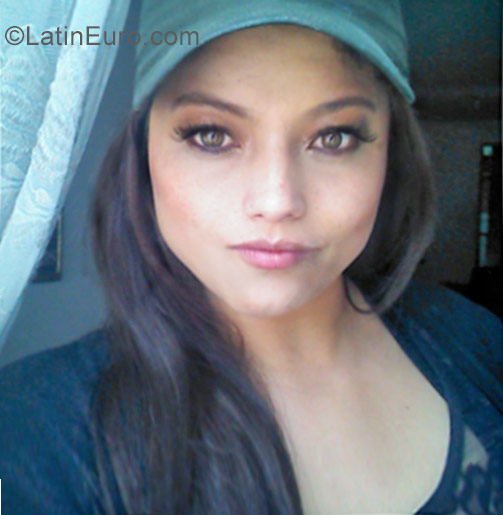Date this nice looking Colombia girl Laura from Bogota CO23662
