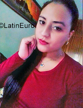 Date this attractive Colombia girl Anyi from Bogota CO23681