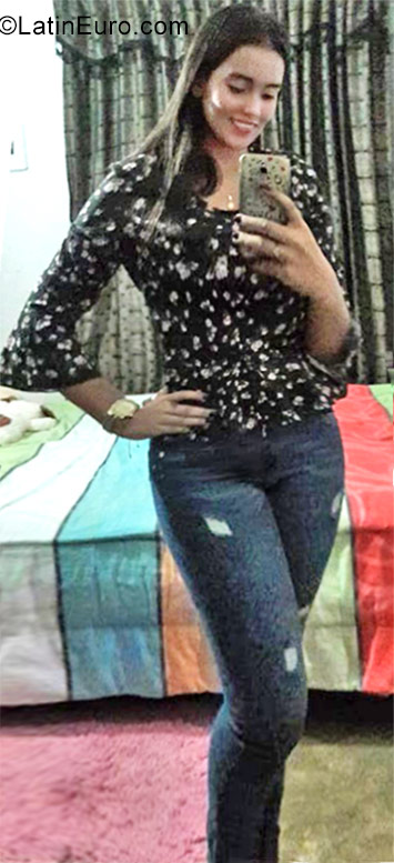 Date this attractive Colombia girl Maria from Monteria CO23688