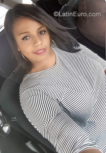 Date this pretty Dominican Republic girl Bexi from Santo Domingo DO32100