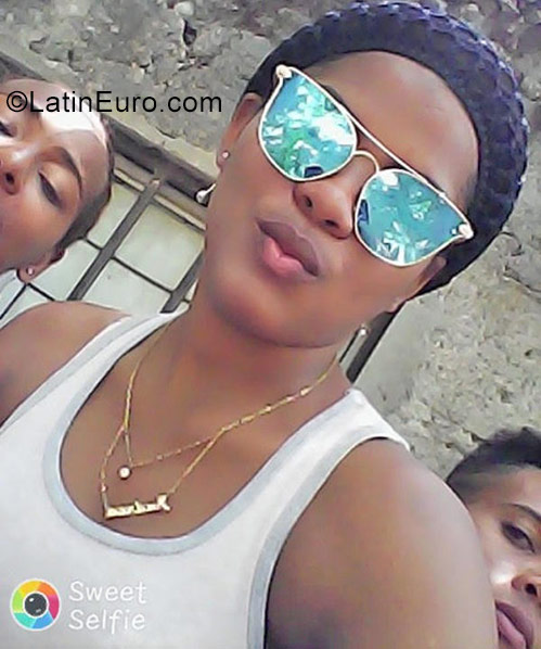 Date this cute Dominican Republic girl Mindry from Santo Domingo DO32126