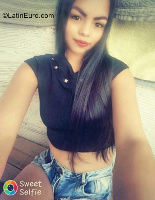 Date this happy Colombia girl Alexandra from Medellin CO23725