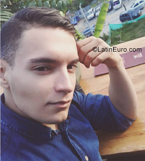 Date this foxy Colombia man Sebastian from Cartago CO23731