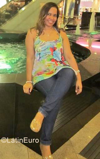 Date this voluptuous Colombia girl Kenny from Barranquilla CO23740