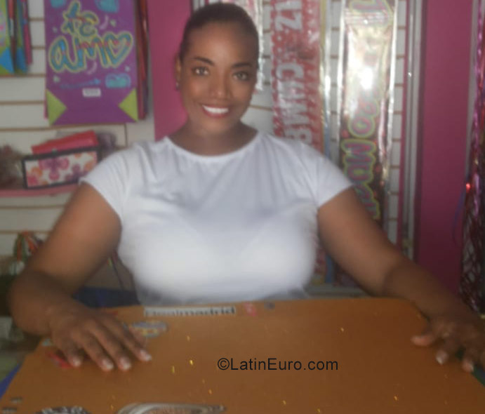 Date this fun Colombia girl Chocolate from Cali CO23756