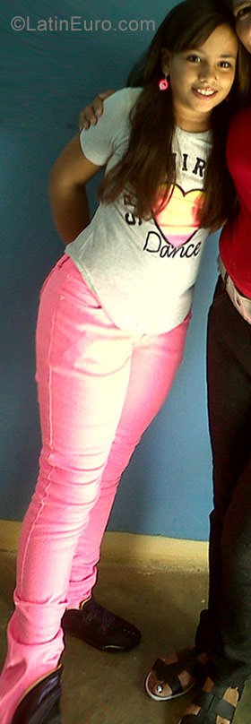 Date this happy Venezuela girl Lilian from Puerto Cumarebo VE1559
