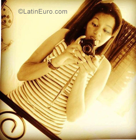 Date this young Dominican Republic girl Erika from Santo Domingo DO32182