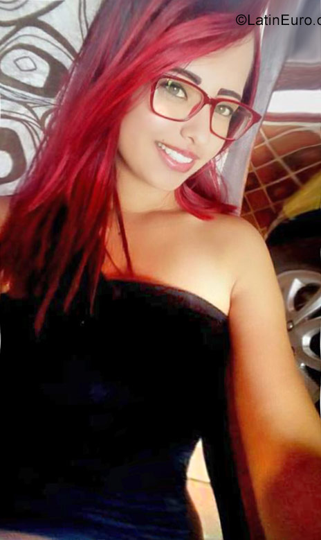 Date this sultry Colombia girl Angie from Bucaramanga CO23776