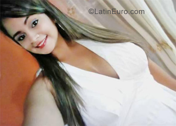 Date this cute Colombia girl Maria from Barranquilla CO23790