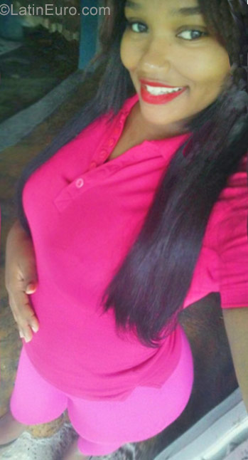 Date this stunning Dominican Republic girl Yamilka from Santo Domingo DO32278