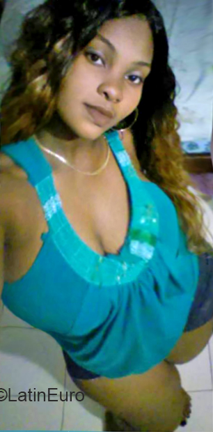 Date this happy Dominican Republic girl Kaula from Santo Domingo DO32321