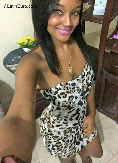 Date this foxy Dominican Republic girl Franchesca from Santo Domingo DO32324