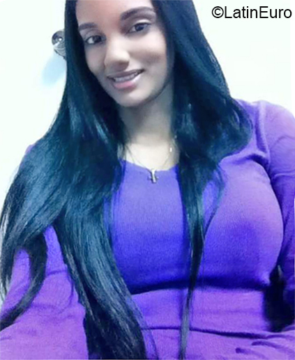 Date this tall Dominican Republic girl Vanessa from Santo Domingo DO34074