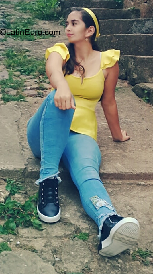 Date this athletic Colombia girl Muya from Ocana CO23859