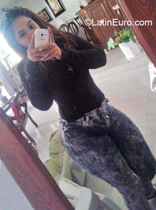 Date this foxy Venezuela girl Veronica from Maraciabo VE1610