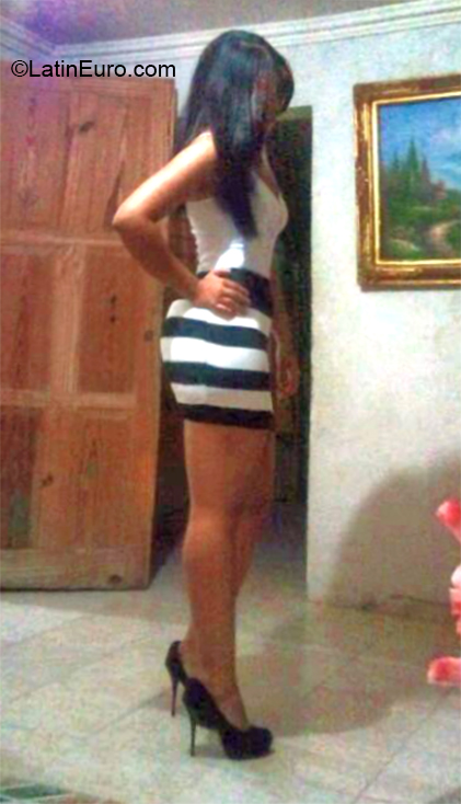 Date this good-looking Dominican Republic girl Alexa from Santo Domingo DO32416