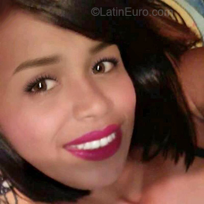 Date this happy Venezuela girl Yorel from Caracas VE1623