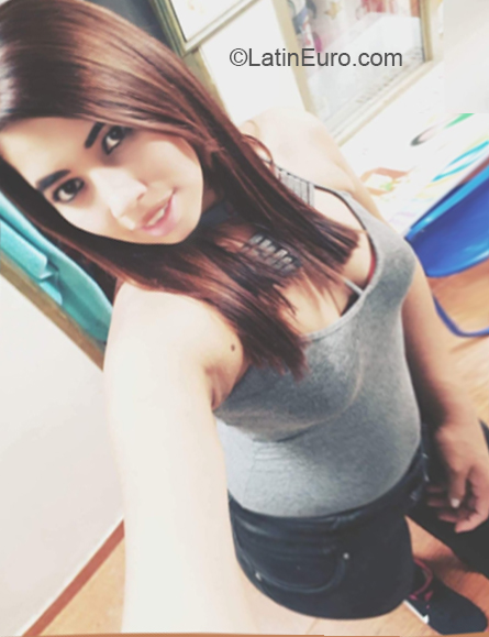 Date this georgeous Colombia girl Natalia from Armenia CO23899