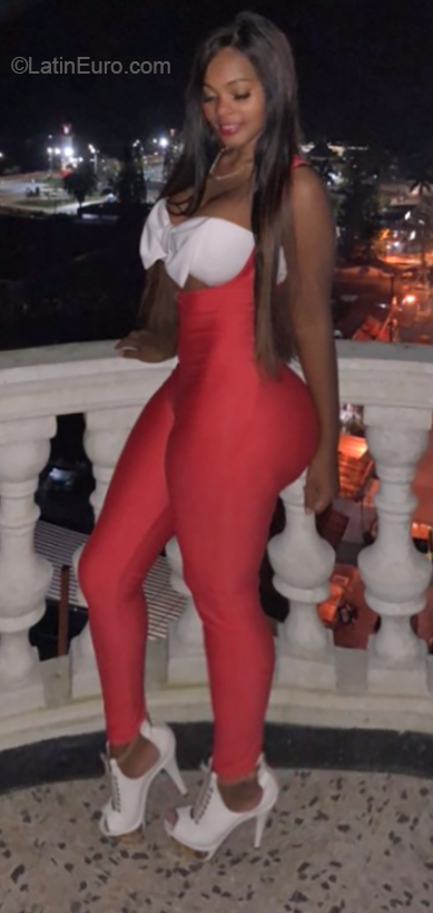 Date this happy Colombia girl Yessica from Cali CO23901