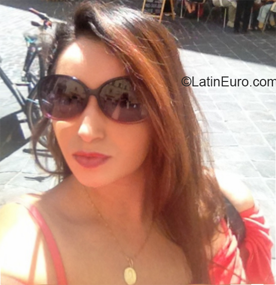 Date this stunning Colombia girl Luisa from Bogota CO23905