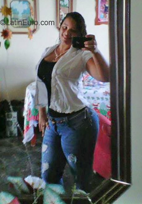 Date this georgeous Venezuela girl Laureil from Cumana VE1632