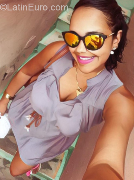 Date this beautiful Dominican Republic girl Erika from Santo Domingo DO32522